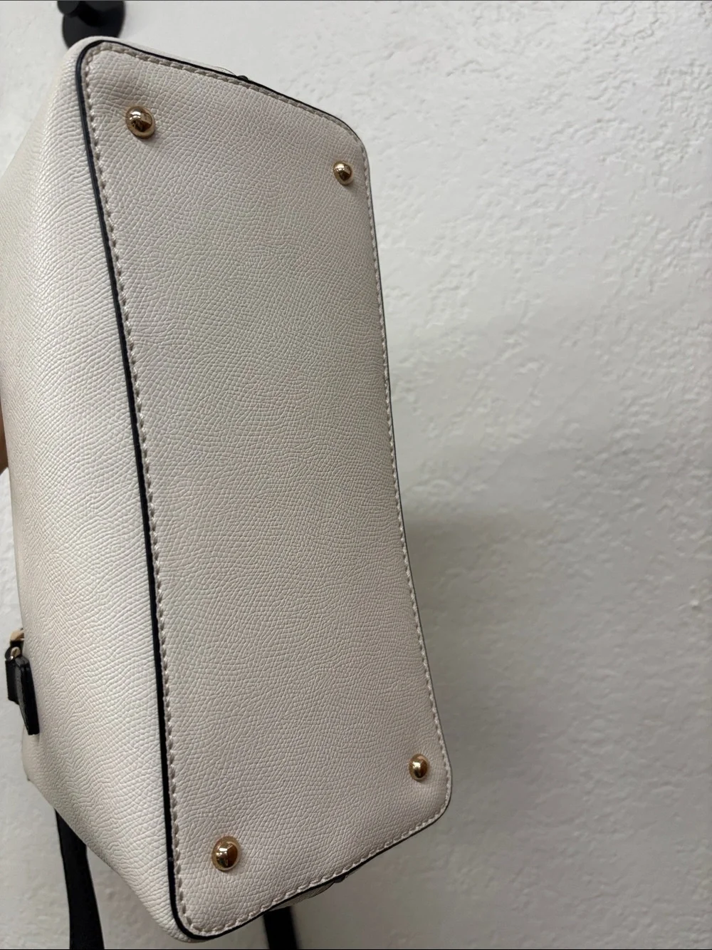 GUESS lyndi small girlfriend satchel bag cream beige